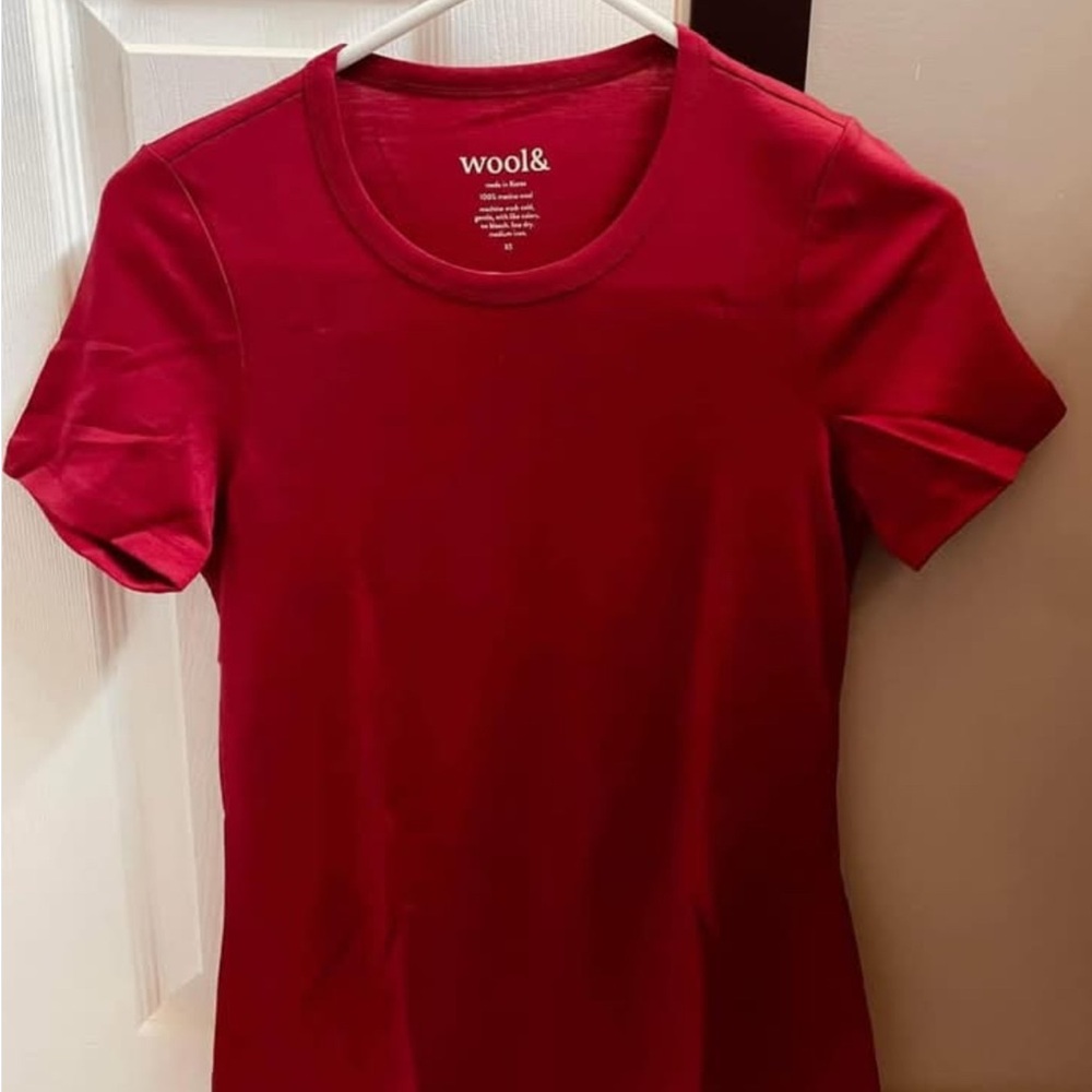 Modern Red Fitted Short Sleeve Cara T-Shirt